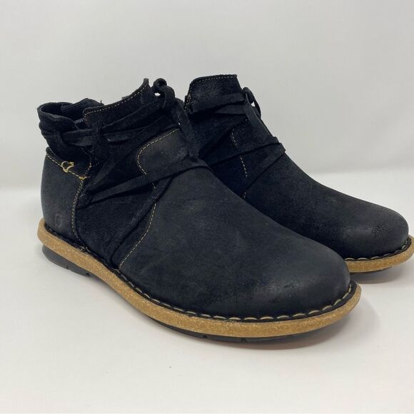 BORN 10 Women’s Tarklin Black Distressed Black Suede Ankle Chukka Boots Winter - Picture 2 of 16